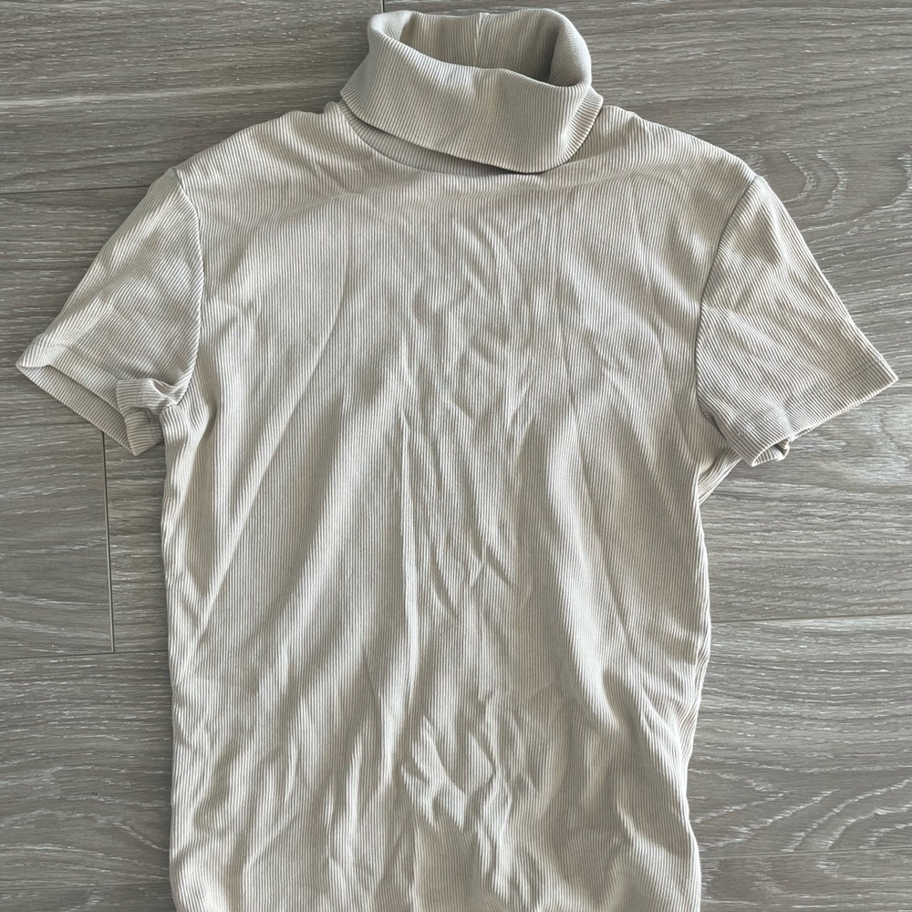 Ribbed turtle neck t shirt